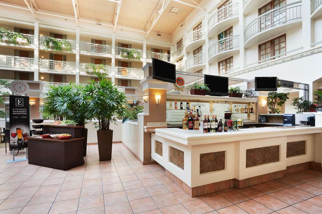 Embassy Suites Сан Луис Оубиспоу Ресторант снимка