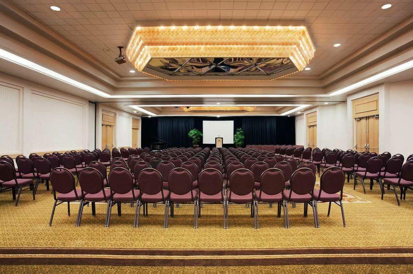 Embassy Suites Сан Луис Оубиспоу Екстериор снимка